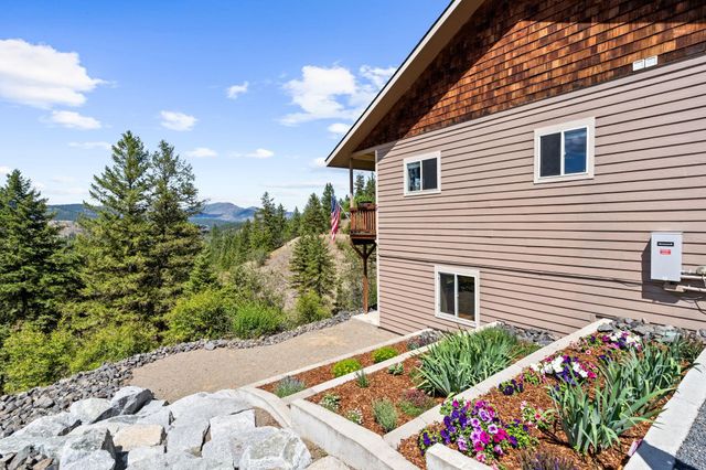 21413 W South Bank Rd, Nine Mile Falls, WA 99026