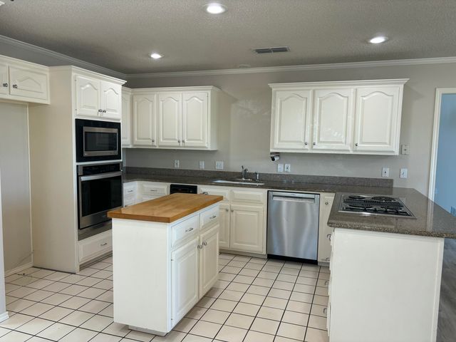 3 N Rim Road, Ransom Canyon, TX 79366