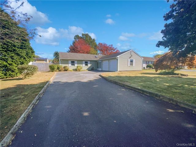 11 Frost Valley Drive, East Patchogue, NY 11772