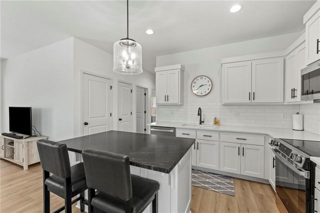 1128 S 12th Terrace, Louisburg, KS 66053