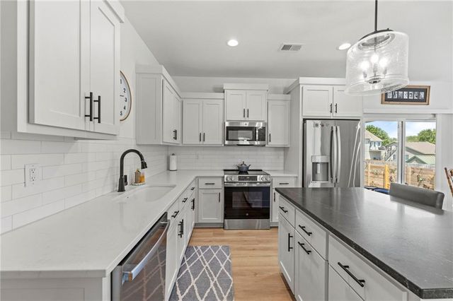 1128 S 12th Terrace, Louisburg, KS 66053