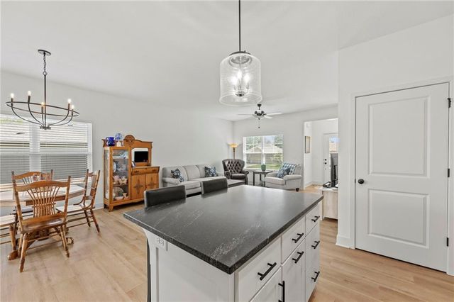 1128 S 12th Terrace, Louisburg, KS 66053