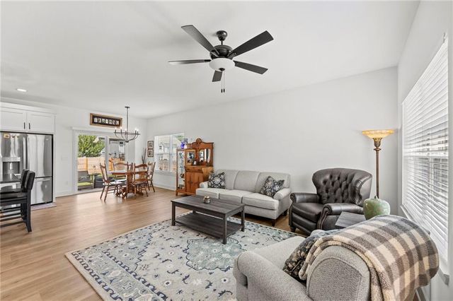 1128 S 12th Terrace, Louisburg, KS 66053