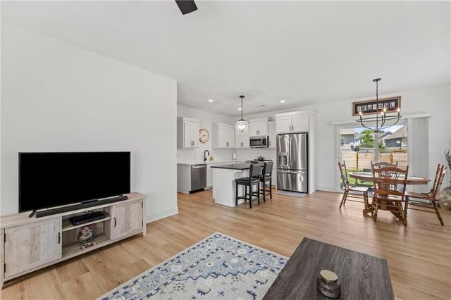 1128 S 12th Terrace, Louisburg, KS 66053