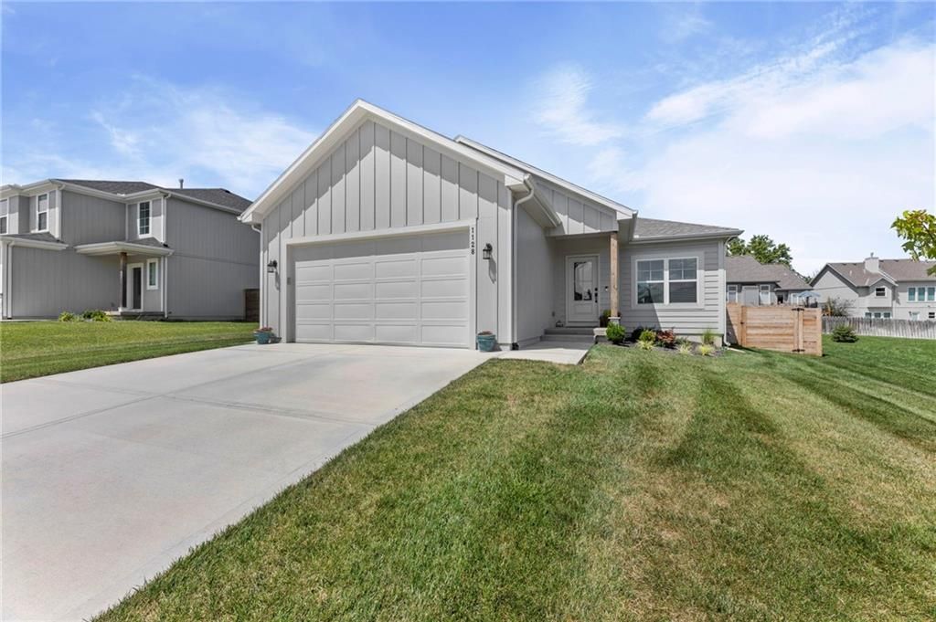 1128 S 12th Terrace, Louisburg, KS 66053