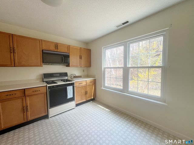 78 Rockledge Loop 78, Torrington, CT 06790