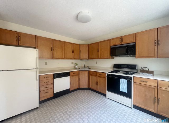 78 Rockledge Loop 78, Torrington, CT 06790