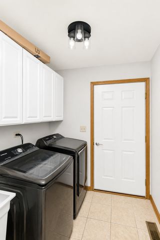 246 Red Hawk Road, Hampshire, IL 60140