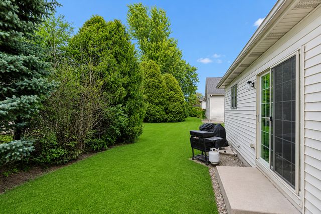 246 Red Hawk Road, Hampshire, IL 60140