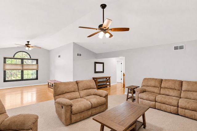 246 Red Hawk Road, Hampshire, IL 60140