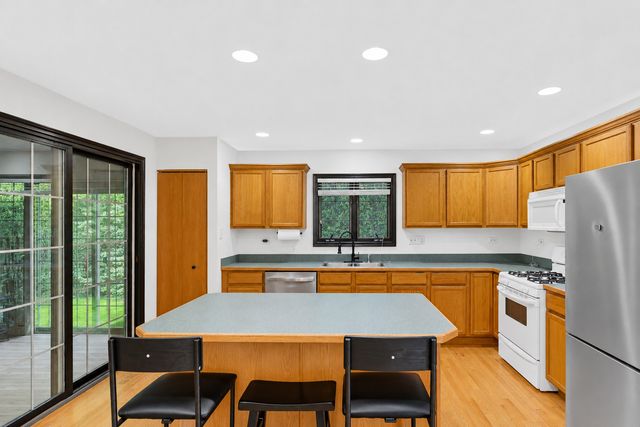 246 Red Hawk Road, Hampshire, IL 60140