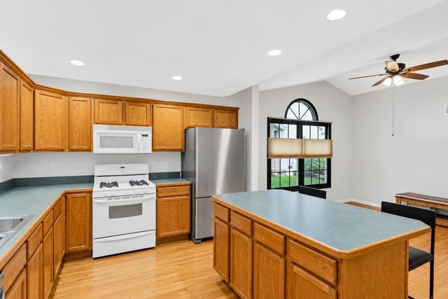 246 Red Hawk Road, Hampshire, IL 60140