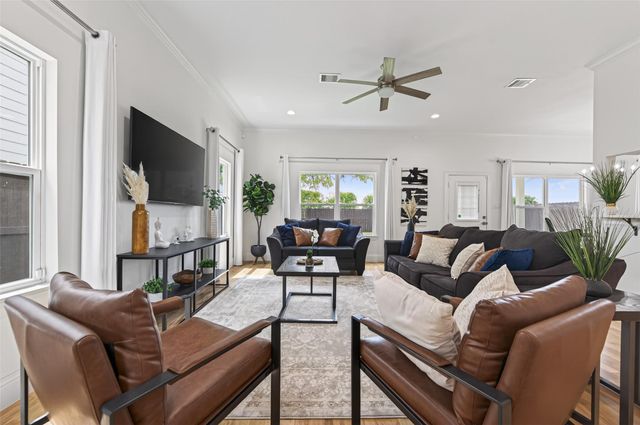 2207 Silverbonnet Street, Houston, TX 77055