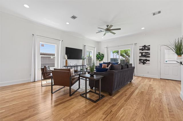 2207 Silverbonnet Street, Houston, TX 77055