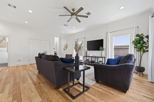 2207 Silverbonnet Street, Houston, TX 77055