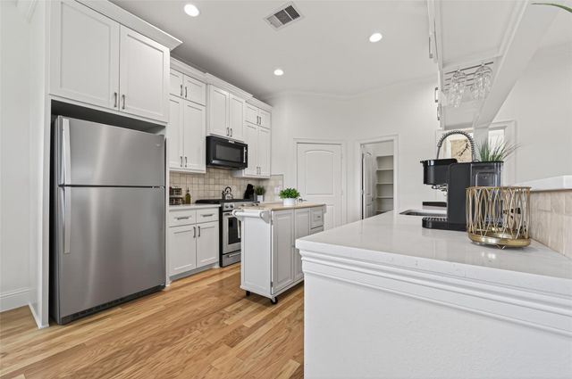 2207 Silverbonnet Street, Houston, TX 77055