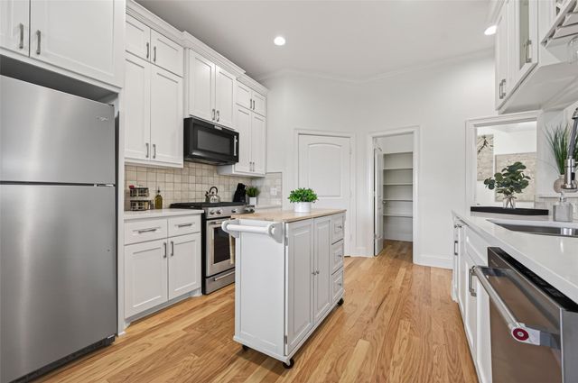 2207 Silverbonnet Street, Houston, TX 77055