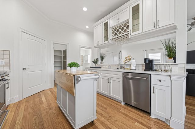 2207 Silverbonnet Street, Houston, TX 77055