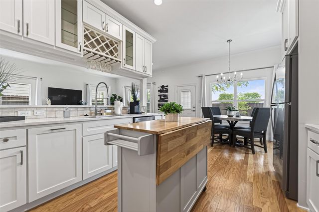 2207 Silverbonnet Street, Houston, TX 77055