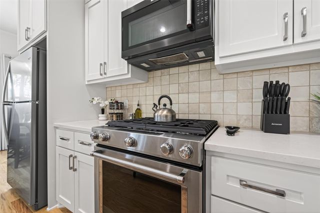 2207 Silverbonnet Street, Houston, TX 77055