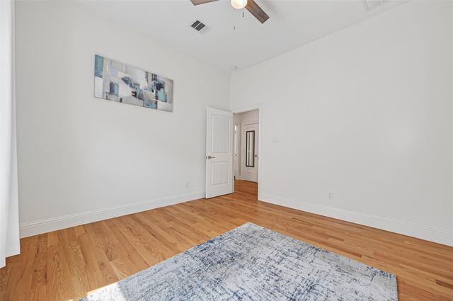 2207 Silverbonnet Street, Houston, TX 77055