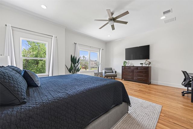 2207 Silverbonnet Street, Houston, TX 77055