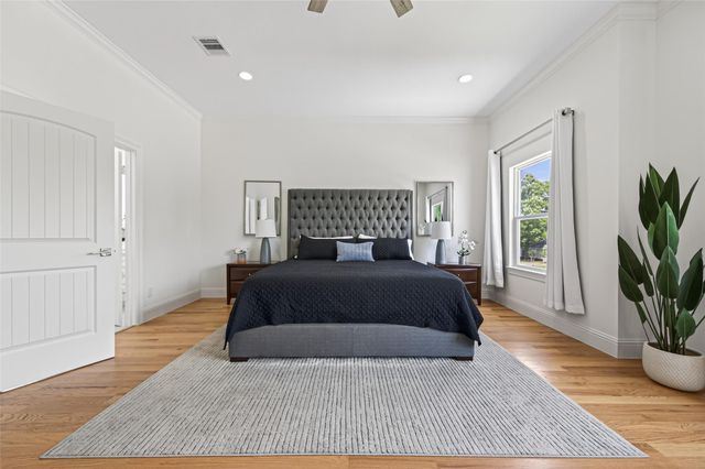 2207 Silverbonnet Street, Houston, TX 77055