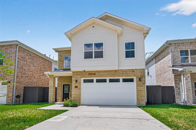 2207 Silverbonnet Street, Houston, TX 77055