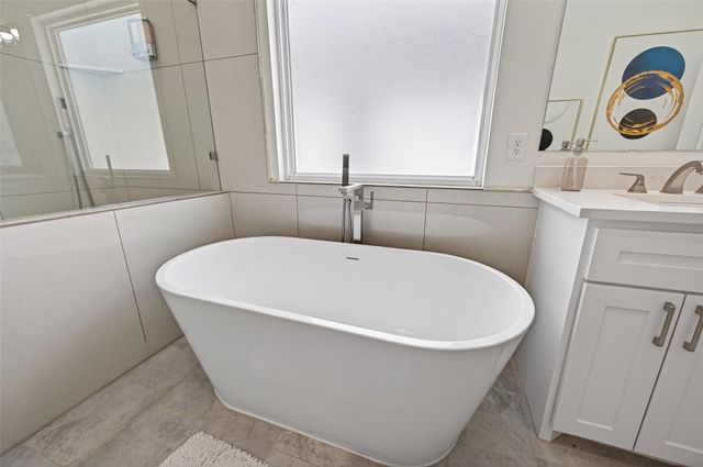 2207 Silverbonnet Street, Houston, TX 77055