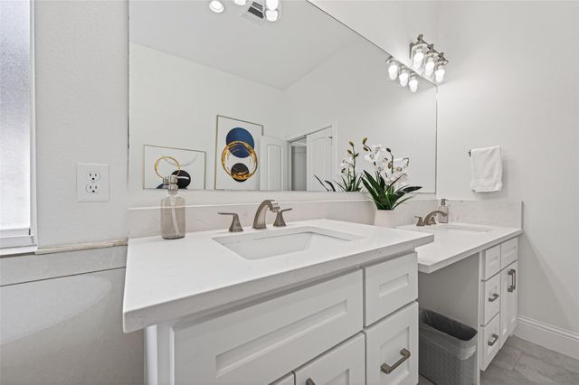 2207 Silverbonnet Street, Houston, TX 77055