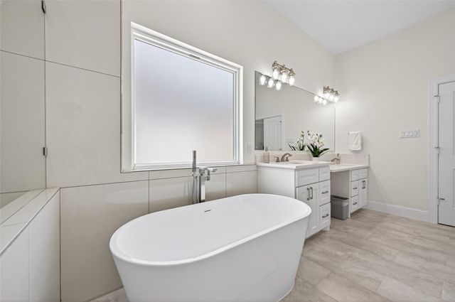 2207 Silverbonnet Street, Houston, TX 77055