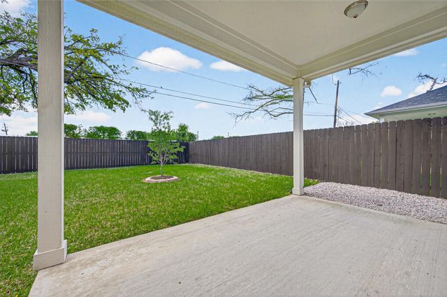 2207 Silverbonnet Street, Houston, TX 77055