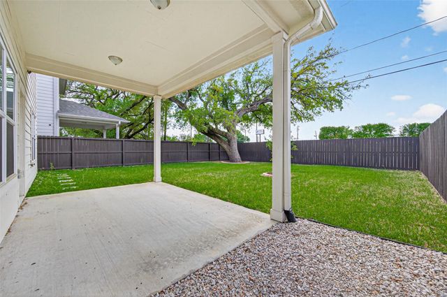 2207 Silverbonnet Street, Houston, TX 77055