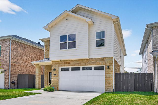 2207 Silverbonnet Street, Houston, TX 77055