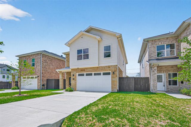 2207 Silverbonnet Street, Houston, TX 77055