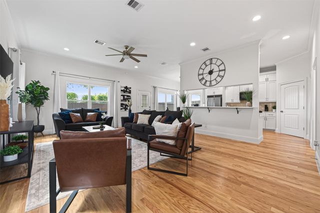 2207 Silverbonnet Street, Houston, TX 77055