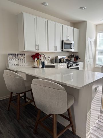 1654 Bentz Way, Batavia, IL 60510