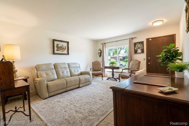 13751 Brougham Drive, Sterling Heights, MI 48312
