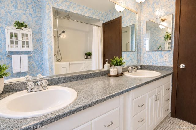 13751 Brougham Drive, Sterling Heights, MI 48312