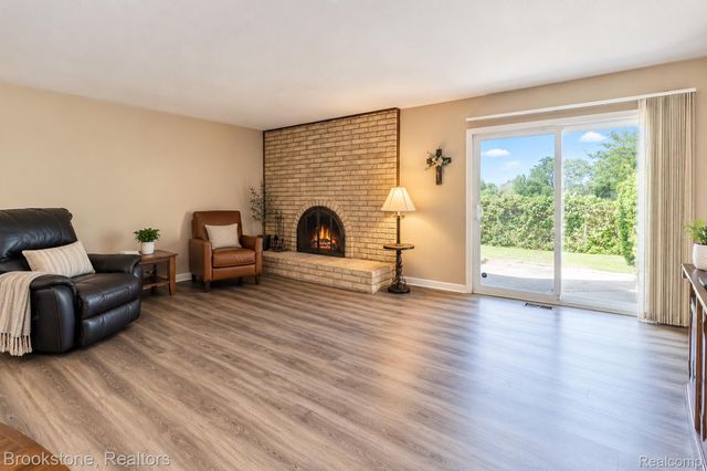 13751 Brougham Drive, Sterling Heights, MI 48312