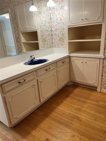 620 S Summit Street, Iowa City, IA 52240