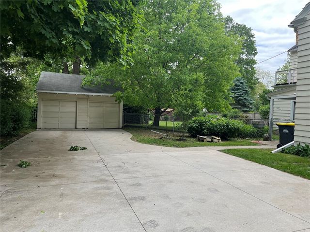 620 S Summit Street, Iowa City, IA 52240