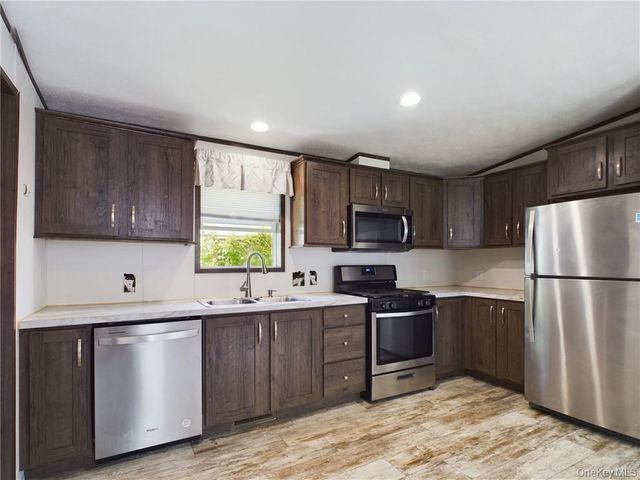 18 Shore Lane, Burlingham, NY 12722
