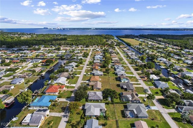 2132 SE 15th ST, Cape Coral, FL 33990