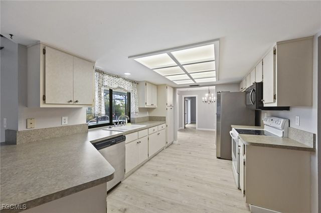 2132 SE 15th ST, Cape Coral, FL 33990