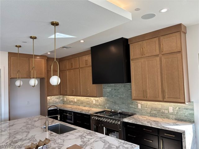 7 Grand Miramar Drive, Henderson, NV 89011