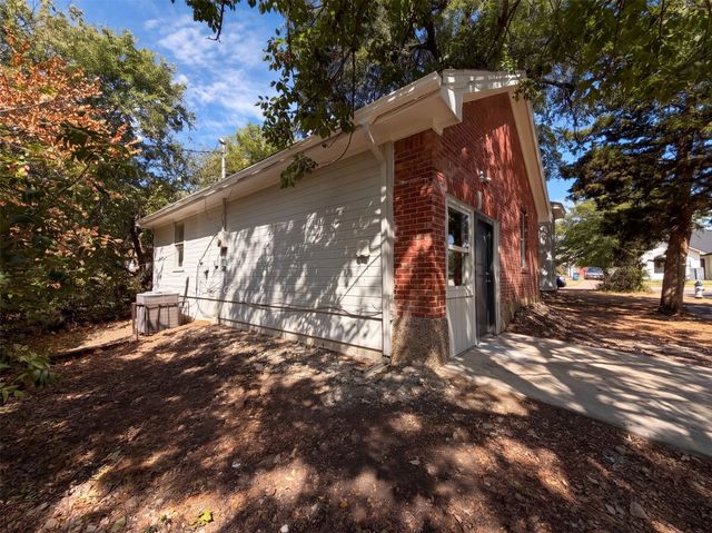 1322 E Waco Avenue, Dallas, TX 75216