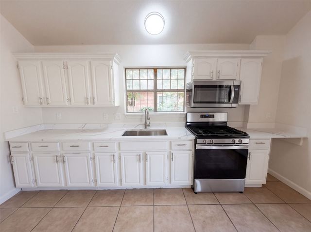 1322 E Waco Avenue, Dallas, TX 75216