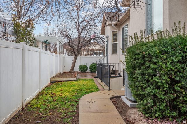 10596 S PINYON PINES CT, South Jordan, UT 84095