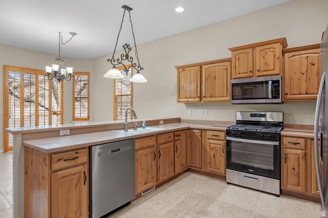 10596 S PINYON PINES CT, South Jordan, UT 84095